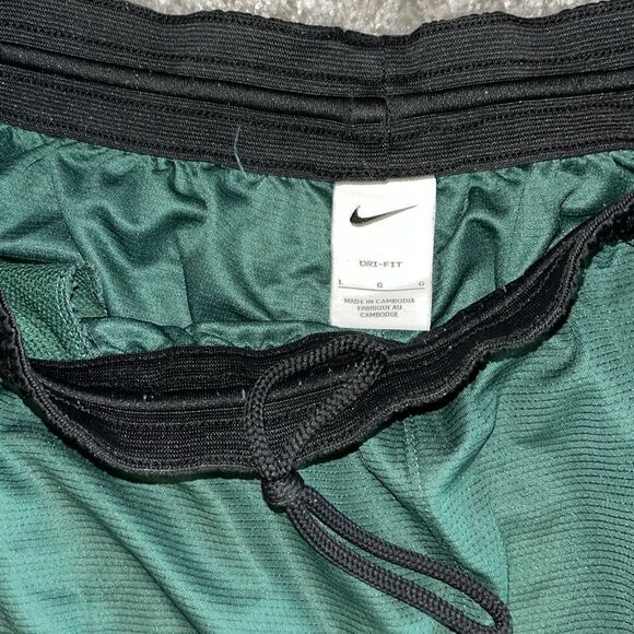 Mens Nike Killer 2 tone Green trim Big swoosh Tennis 9” inseam Shorts L unlined - Picture 3 of 5